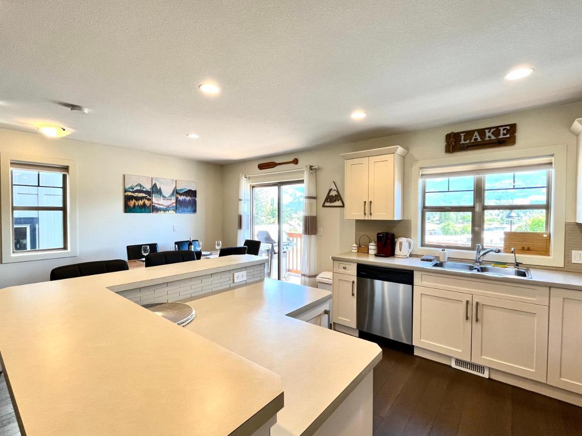 Perfect Base Invermere 3Bd Townhouse Mt Views With Garage Buitenkant foto