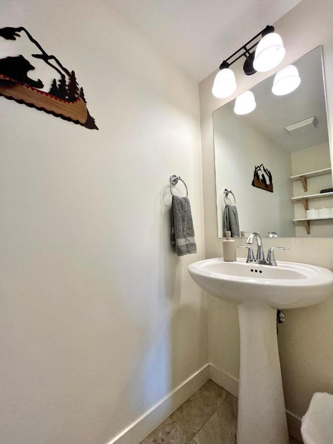 Perfect Base Invermere 3Bd Townhouse Mt Views With Garage Buitenkant foto